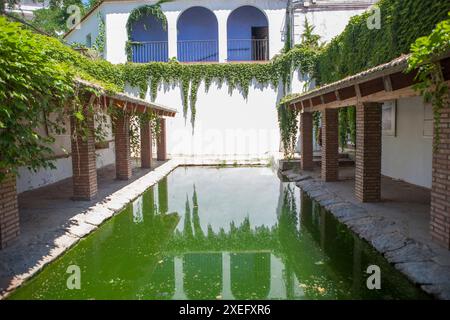 Das Gebäude der offenen Handwäsche in Alange, Badajoz, Extremadura, Spanien. Historische Servicehäuser Stockfoto