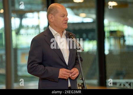 München, Bayern, Deutschland - 3. Juni 2024: Bundeskanzler Olaf Scholz besucht anlässlich der UEFA EURO 2024 den Olympiapark in München Stockfoto