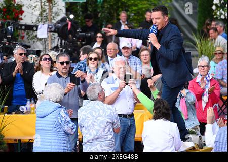 Rost, Deutschland. Juni 2024. Rust, Deutschland - 16. Juni 2024: ARD-TV-Show 'immer wieder sonntags' im Europa-Park mit Moderator Stefan Mross (Foto: Mediensegel/SIPA USA) Credit: SIPA USA/Alamy Live News Stockfoto