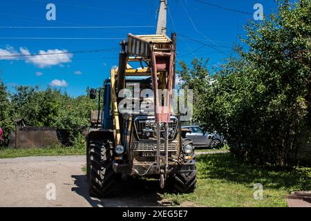 Derhachi, Ukraine, 27. Juni 2024 die technischen Dienste der Stadt Derhachi reparieren das Elektrizitäts- und Gasnetz, das infolge der Schäden beschädigt wurde Stockfoto