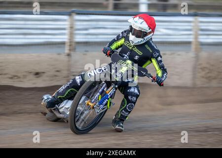 Emil Sayfutdinov - russischer speedway-Fahrer auf polnischem Führerschein für Ipswich-Hexen. Juni 2024. Actionfoto. Stockfoto