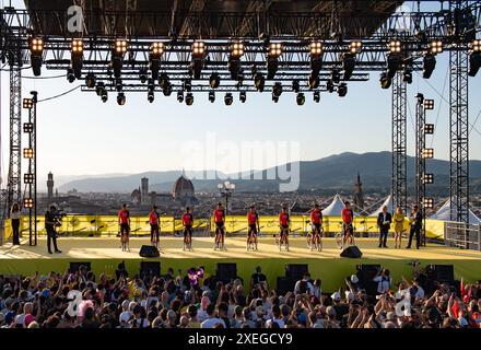 Tour de France 2024 Eröffnungszeremonie, Teampräsentation. Tolles Britiah-Team Ineos Grenadiers mit Geraint Thomas, Egan Bernal und Tom Pidcock. Stockfoto