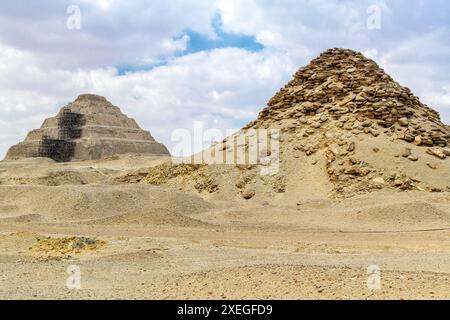 Pyramide von Userkaf nordöstlich von Djosers Stufenpyramidenkomplex in Sakkara Stockfoto