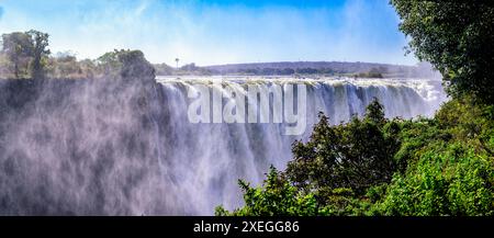 Die Main Falls bei den Victoria Falls am Sambesi-Fluss, Simbabwe Stockfoto