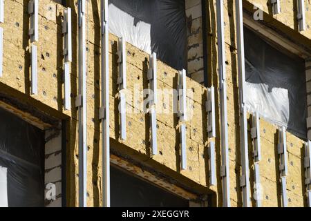 Außenwanddämmung mit Mineralwolle Stockfoto