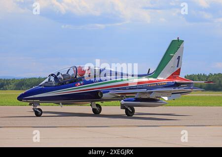 Die Frecce Tricolori, Italiens berühmtes Kunstflugzeug, das auf der Bagotville Air Show 2024 landet Stockfoto