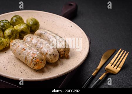 Würstchen pflanzliches Protein Seitan fleischlose Sojabohnen klassischer Geschmack vegetarischer oder veganer Snack Stockfoto