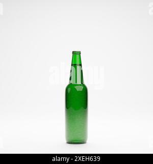 3D-Rendering von isolierten Bier- oder Likör-Alkohol-Glasflaschen auf weiß Stockfoto