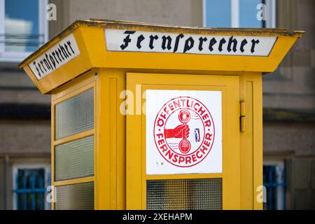 Telefonkabine Modell Fe 32 aus den 1930er Jahren, Museum für Kommunikation Frankfurt, Deutschland, Europa Stockfoto