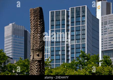 Holzstele aus Papua-Neuguinea im World Cultures Museum, Frankfurt am Main, Deutschland, Europa Stockfoto