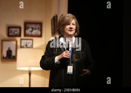 Sydney, Australien. Juni 2024. Neil Simons klassische Komödie The Odd Pärchen feiert am 30. Juni im Theatre Royal Sydney ihre Eröffnungsnacht. Die Medien erhielten einen ersten Blick auf eine der Acts aus der Show. Die Hauptrollen der Oscar und Felix in The Odd Pärchen sind Shane Jacobson und Todd McKenney, das archetypische Odd Pärchen, so verschieden wie Kreide und Käse, aber beste Freunde und ständige Kollaborateure. Lucy Durack und Penny McNamee spielen Cecily Pigeon und Gwendolyn Pigeon, das kichernde Paar englischer Schwestern, die oben von Oscar leben. Richard Milnes/Alamy Live News Stockfoto