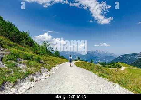 Landschaft. Berg Jenner, Route Mitterkaseralm. Man wandert im Nationalpark Berchtesg Stockfoto