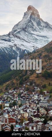 Matterhorn und Zermatt in der Abenddämmerung, Schweiz-Banner Stockfoto