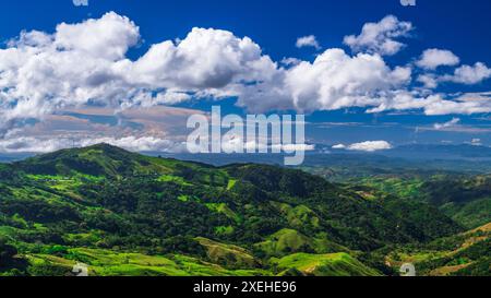 Ranchland in der Nähe von Monteverde über der Nicoya-Halbinsel, Provinz Guanacaste, Costa Rica Stockfoto