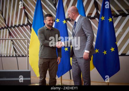 EU und Ukraine unterzeichnen den Vorsitzenden der Sicherheitsvereinbarung Wolodymyr Selenskyj mit Charles MICHEL. EU und Ukraine unterzeichnen Sicherheitsvereinbarung am 27.06.2024 Arbeitsbesuch des Präsidenten der Ukraine in Belgien. Foto:das Präsidialbüro der Ukraine über die SVEN SIMON Fotoagentur GmbH & Co. Pressefoto KG Prinzess-Luise-Str.. 41 45479 M u e l h e i m / R u h r Tel. 0208/9413250 Fax. 0208/9413260 GLS Bank BLZ 430 609 67 Kto. 4030 025 100 IBAN DE75 4306 0967 4030 0251 00 BIC GENODEM1GLS www.svensimon.net Bruessel Belgien *** EU und Ukraine unterzeichnen Sicherheitsabkommen Präsident Volodymyr Sel Stockfoto