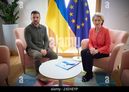 EU und Ukraine unterzeichnen Sicherheitsvereinbarung am 27.06.2024 Arbeitsbesuch des Präsidenten der Ukraine in Belgien. Foto:das Präsidialbüro der Ukraine über die SVEN SIMON Fotoagentur GmbH & Co. Pressefoto KG Prinzess-Luise-Str.. 41 45479 M u e l h e i m / R u h r Tel. 0208/9413250 Fax. 0208/9413260 GLS Bank BLZ 430 609 67 Kto. 4030 025 100 IBAN DE75 4306 0967 4030 0251 00 BIC GENODEM1GLS www.svensimon.net Bruessel Belgien *** EU und Ukraine unterzeichnen Sicherheitsabkommen Präsident Volody Stockfoto