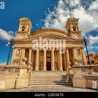 Majestätische Kuppel: Die Rotunde von Mosta, Malta Stockfoto