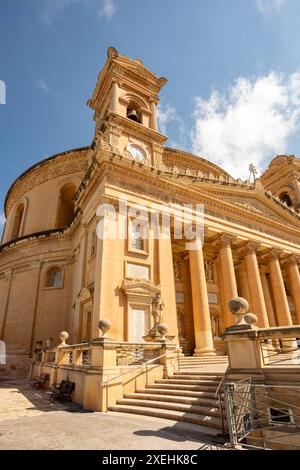 Majestätische Kuppel: Die Rotunde von Mosta, Malta Stockfoto