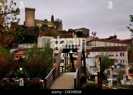 Blick auf Rio Cabe in Monforte de Lemos, Lugo, Spanien Stockfoto