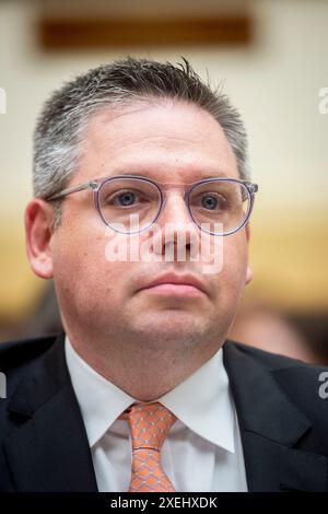 Washington, Usa. Juni 2024. Eric Jacobstein, Stellvertretender Assistant Secretary, Bureau of Western Hemisphere Affairs, U.S. Department of State, erscheint am Donnerstag vor einem House Committee on Foreign Affairs, Unterausschuss für die westliche Hemisphäre, wo er "der Fluch des Sozialismus in Zentralamerika und der Karibik" im Rayburn House Office Building in Washington, DC, USA, anhört. Juni, 2024. Foto von Rod Lamkey/CNP/ABACAPRESS. COM Credit: Abaca Press/Alamy Live News Stockfoto
