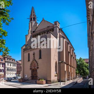 Selestat, Frankreich - 25.06.2024: Blick auf die Fassade der protestantischen Kirche von Sélestat Stockfoto