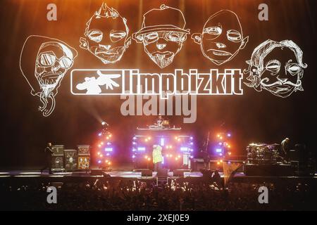 Kopenhagen, Dänemark. Juni 2024. Die amerikanische Rap-Rock-Band Limp Bizkit gibt ein Live-Konzert während des dänischen Heavy-Metal-Festivals Copenhell 2024 in Kopenhagen. Stockfoto