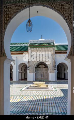 Architektonische Details des Innenhof der Universität al-Qarawiyyin und der Moschee im unteren Fès Stockfoto