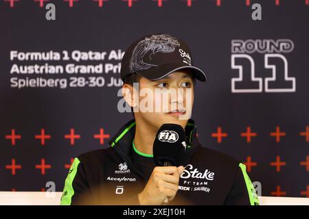 Spielberg, Österreich. Juni 2024. 27. Juni 2024 - Zhou Guanyu (CHN) - Stake F1 Team Kick sauber - sauber C44 - Ferrari während der Formel 1 Qatar Airways Austrian Grand Prix 2024, RedBull Ring, Spielberg, Österreich vom 27. Bis 30. Juni 2024 (Foto: Alessio de Marco/SIPA USA) Credit: SIPA USA/Alamy Live News Stockfoto