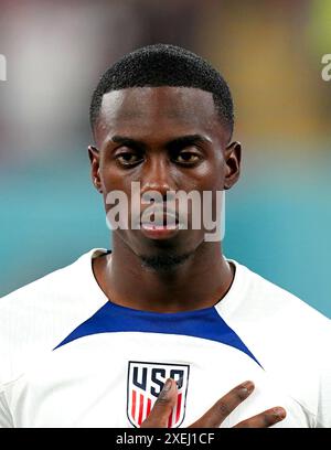 Aktenfoto vom 21.11.2022 von Timothy Weah in den USA. Die United States Soccer Federation kritisierte die rassistischen Kommentare, die gegen ihre Männer gerichtet waren, nachdem sie 2-1 in der Copa America gegen Panama verloren hatten. Die USA verloren in Atlanta, nachdem Timothy Weah in der 18. Minute abgeschickt wurde, bevor Cesar Blackman und Jose Fajarado für Panama Folarin Balogun den Auftakt für die Gastgebernation annullierten. Ausgabedatum: Freitag, 28. Juni 2024. Stockfoto