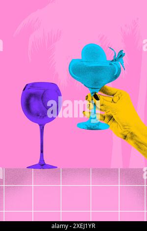 Zeitgenössische Kunstcollage. Farbenfrohe Cocktails in lebhaften Farbtönen, gehalten von den Händen vor dem Hintergrund von Palmen, und Pool für Sommerspaß. Körnig Stockfoto