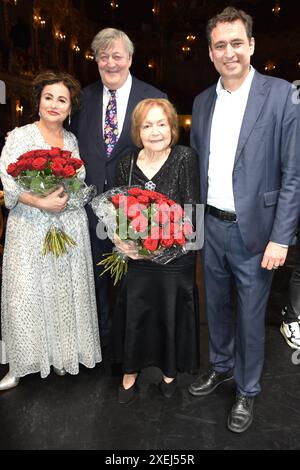 Maya Lasker-Wallfisch, Psychotherapeutin und Autorin Preispatin Stephen Fry Hauptdarsteller Laudator -Film National Treasure Elisabeth Wicki Endriss Organisatorin Georg Eisenreich Justizminister München 25.06. 2024 Friedenspreis des Deutschen Films - die Bruecke im CuvilliŽs Theater. Muenchen *** Maya Lasker Wallfisch, Psychotherapeutin und Autorin Preisträger Stephen Fry Hauptdarsteller Laudator Film Nationalschatz Elisabeth Wicki Endriss Organisator Georg Eisenreich Justizminister München 25 06 2024 Friedenspreis des Deutschen Films die Brücke am Cuvillis Theater München Stockfoto