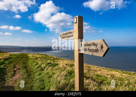 Cleveland Way Finger Post, Runswick Bay von Kettleness, North Yorkshire Coast Stockfoto