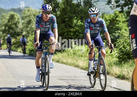 Florenz, Frankreich. Juni 2024. Der belgische Wout van Aert vom Team Visma-Lease A Bike wurde bei den Vorbereitungen für das Radrennen 2024 Tour de France am Freitag, den 28. Juni 2024, in Florenz, Italien, gezeigt. Die 111. Ausgabe der Tour de France beginnt am Samstag, den 29. Juni in Florenz, Italien, und endet am 21. Juli in Nizza. BELGA FOTO DAVID PINTENS Credit: Belga News Agency/Alamy Live News Stockfoto