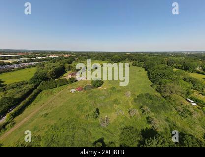 Blick auf die hohe Drohne über den Weald of Kent mit Blick nach Westen von Staplehurst, nahe Maidstone, Kent, Großbritannien. Stockfoto