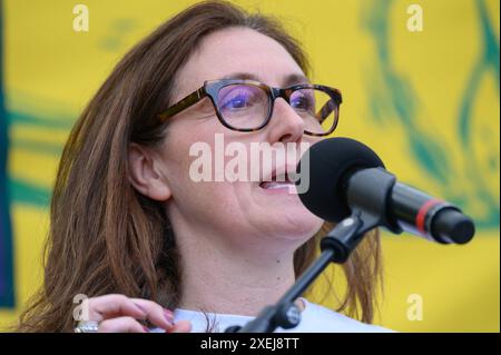 Tanya Steele CBE - WWF UK - at the Restore Nature Now march through Central London, 22. Juni 2024 Stockfoto