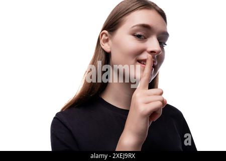 Das 15-jährige Mädchen mit braunen Haaren hält ein Geheimnis Stockfoto