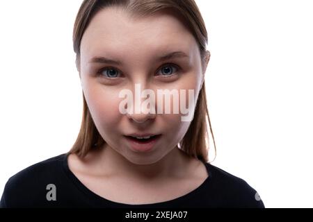 Nahporträt eines jungen Mädchens mit europäischem Aussehen Stockfoto