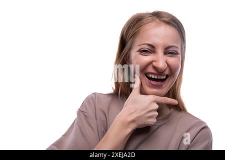 Blonde Erwachsene Frau, die Freude erlebt Stockfoto