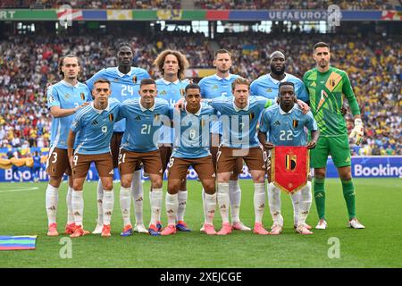 Belgische Spieler mit Arthur Theate (3) aus Belgien, Amadou Onana (24) aus Belgien, Wout Faes (4) aus Belgien, Jan Vertonghen (5) aus Belgien, Romelu Lukaku (10) aus Belgien, Leandro Trossard (9) aus Belgien, Timothy Castagne (21) aus Belgien, Youri Tielemans (8) aus Belgien, Kevin de Bruyne (7) aus Belgien und Jeremy Doku (22) aus Belgien posieren für ein Mannschaftsfoto während eines Fußballspiels zwischen den Nationalmannschaften der Ukraine und Belgiens, das am dritten Spieltag in der Gruppe E in der Gruppenphase des UEFA Euro 2024-Turniers als die Roten Teufel bezeichnet wird. am Mittwoch, 26. Juni 2024 in Stuttgart. FOTO SPOR Stockfoto