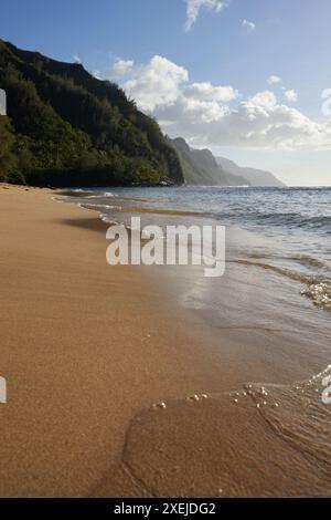 Blick auf die Napali Coast vom Ke'e Beach - Kauai, Hawaii Stockfoto