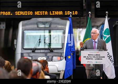 Porto, Portugal. September 2022. Porto, 28. September 2022 - Premierminister António Costa und Infrastrukturminister Pedro Nuno Santos haben heute morgen im Bahnhof Campanhã die neue Hochgeschwindigkeitsstrecke zwischen Lissabon und Porto vorgestellt. ( Pedro Granadeiro/Global Imagens ) Credit: Atlantico Press/Alamy Live News Stockfoto