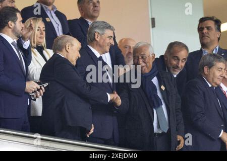 Porto, Portugal. Oktober 2023. Porto, 13/10/2023 - Portugal recebeu esta noite a Eslováquia no Estádio do Dragão, na 7ª jornada do Grupo J para a qualificação do Campeonato da Europa de 2024. Antonio Costa e Pinto da Costa (Pedro Correia/Global Imagens) Credit: Atlantico Press/Alamy Live News Stockfoto