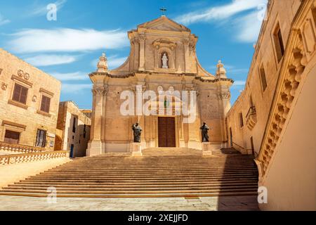 Römisch-katholische Kathedrale der Himmelfahrt in der Zitadelle von Victoria. Beliebte Touristenattraktion und Reiseziel. Gozo, Malta Stockfoto