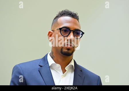 Jerome BOATENG im Verhandlungssaal, Einzelbild,angeschnittenes Einzelmotiv,Portraet,Porträt,Porträt. Berufungsverfahren am 28.06.2024, Landgericht München I: Strafverfahren gegen Jerome Boateng wegen des Verdachts der vorsaetzlichen Koerperverletzung *** Jerome BOATENG im Gerichtssaal, Einzelbild, zugeschnittenes Einzelmotiv, Porträt, Porträt, Porträt, Porträt-Berufungsverfahren am 28. 06 2024, Landgericht München I Strafverfahren gegen Jerome Boateng wegen Verdacht auf vorsätzlichen Körperschaden Stockfoto