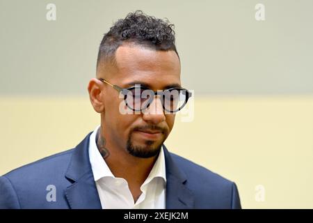 Jerome BOATENG im Verhandlungssaal, Einzelbild,angeschnittenes Einzelmotiv,Portraet,Porträt,Porträt. Berufungsverfahren am 28.06.2024, Landgericht München I: Strafverfahren gegen Jerome Boateng wegen des Verdachts der vorsaetzlichen Koerperverletzung *** Jerome BOATENG im Gerichtssaal, Einzelbild, zugeschnittenes Einzelmotiv, Porträt, Porträt, Porträt, Porträt-Berufungsverfahren am 28. 06 2024, Landgericht München I Strafverfahren gegen Jerome Boateng wegen Verdacht auf vorsätzlichen Körperschaden Stockfoto