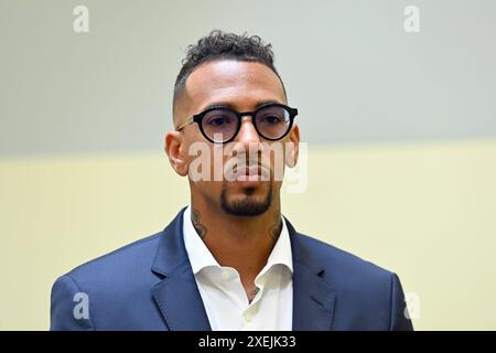 Jerome BOATENG im Verhandlungssaal, Einzelbild,angeschnittenes Einzelmotiv,Portraet,Porträt,Porträt. Berufungsverfahren am 28.06.2024, Landgericht München I: Strafverfahren gegen Jerome Boateng wegen des Verdachts der vorsaetzlichen Koerperverletzung *** Jerome BOATENG im Gerichtssaal, Einzelbild, zugeschnittenes Einzelmotiv, Porträt, Porträt, Porträt, Porträt-Berufungsverfahren am 28. 06 2024, Landgericht München I Strafverfahren gegen Jerome Boateng wegen Verdacht auf vorsätzlichen Körperschaden Stockfoto