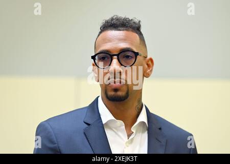 Jerome BOATENG im Verhandlungssaal, Einzelbild,angeschnittenes Einzelmotiv,Portraet,Porträt,Porträt. Berufungsverfahren am 28.06.2024, Landgericht München I: Strafverfahren gegen Jerome Boateng wegen des Verdachts der vorsaetzlichen Koerperverletzung *** Jerome BOATENG im Gerichtssaal, Einzelbild, zugeschnittenes Einzelmotiv, Porträt, Porträt, Porträt, Porträt-Berufungsverfahren am 28. 06 2024, Landgericht München I Strafverfahren gegen Jerome Boateng wegen Verdacht auf vorsätzlichen Körperschaden Stockfoto