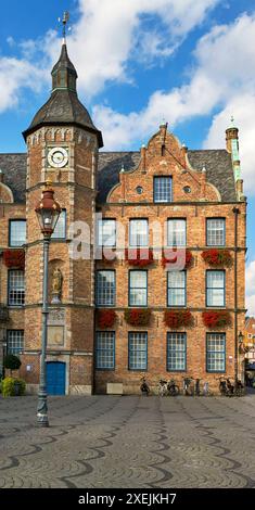 Blick auf den Marktplatz in Düsseldorf an einem sonnigen Tag Stockfoto