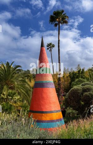 Blick auf Kunstwerke in den malerischen Anima Gardens in Marrakesch Stockfoto