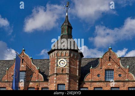 Blick auf den Marktplatz in Düsseldorf an einem sonnigen Tag Stockfoto